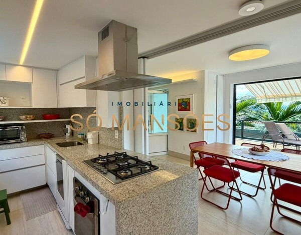 CASA DE 421M² E VISTA DEFINITIVA À VENDA NO CONDOMÍNIO BOSQUE DO JAMBREIRO.