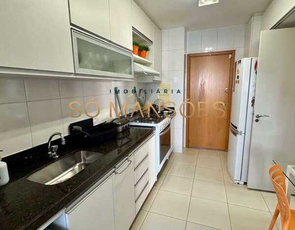 APARTAMENTO DE 136M² FINAMENTE DECORADO À VENDA NO VILA DA SERRA – VISTA DESLUMBRANTE PARA AS MONTANHAS.