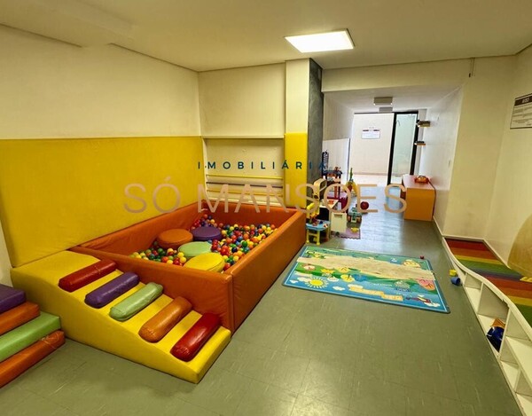 APARTAMENTO DE 136M² FINAMENTE DECORADO À VENDA NO VILA DA SERRA – VISTA DESLUMBRANTE PARA AS MONTANHAS.