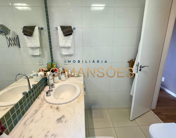 APARTAMENTO DE 136M² FINAMENTE DECORADO À VENDA NO VILA DA SERRA – VISTA DESLUMBRANTE PARA AS MONTANHAS.