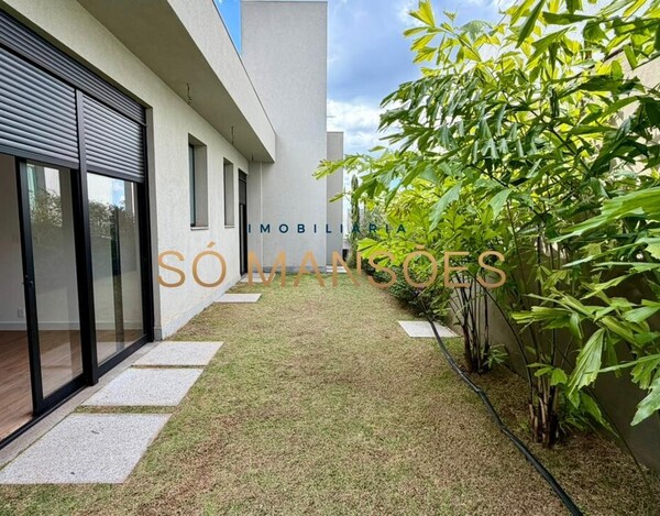 ALPHAVILLE LAGOA DOS INGLESES - CASA LINEAR COM ARQUITETURA CONTEMPORÂNEA E INTEGRAÇÃO TOTAL DOS AMBIENTES.