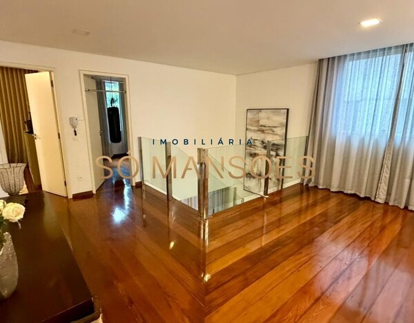 CASA REFORMADA DE 356M² À VENDA NO SANTA LÚCIA COM VISTA DEFINITIVA.