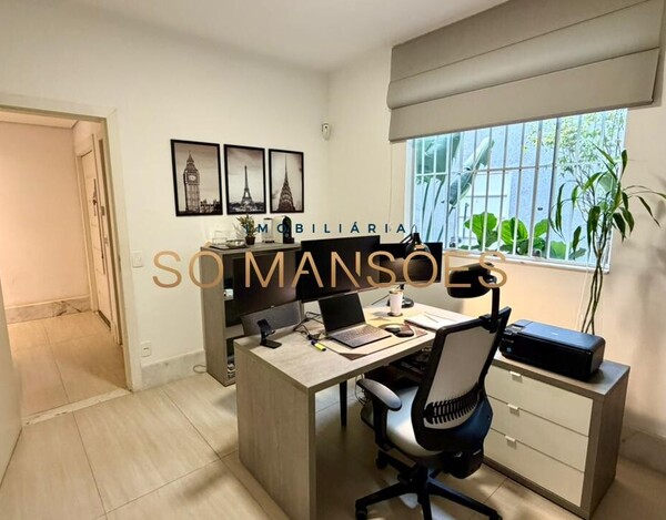 CASA REFORMADA DE 356M² À VENDA NO SANTA LÚCIA COM VISTA DEFINITIVA.