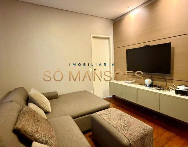 CASA REFORMADA DE 356M² À VENDA NO SANTA LÚCIA COM VISTA DEFINITIVA.