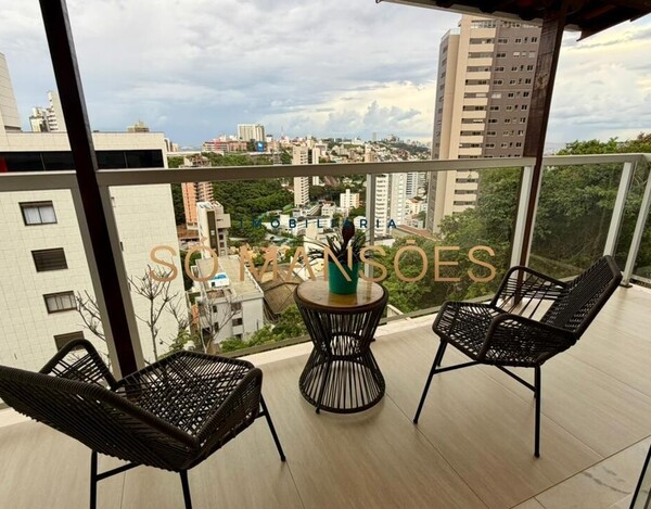 CASA REFORMADA DE 356M² À VENDA NO SANTA LÚCIA COM VISTA DEFINITIVA.