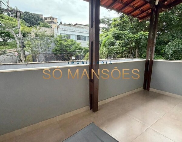 CASA REFORMADA DE 356M² À VENDA NO SANTA LÚCIA COM VISTA DEFINITIVA.