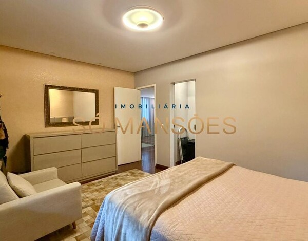 CASA REFORMADA DE 356M² À VENDA NO SANTA LÚCIA COM VISTA DEFINITIVA.