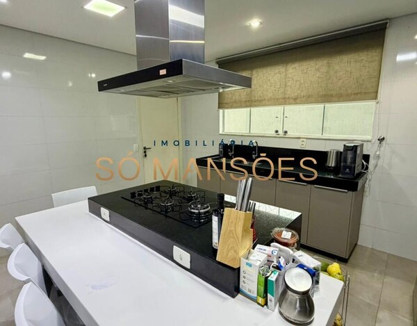 CASA REFORMADA DE 356M² À VENDA NO SANTA LÚCIA COM VISTA DEFINITIVA.