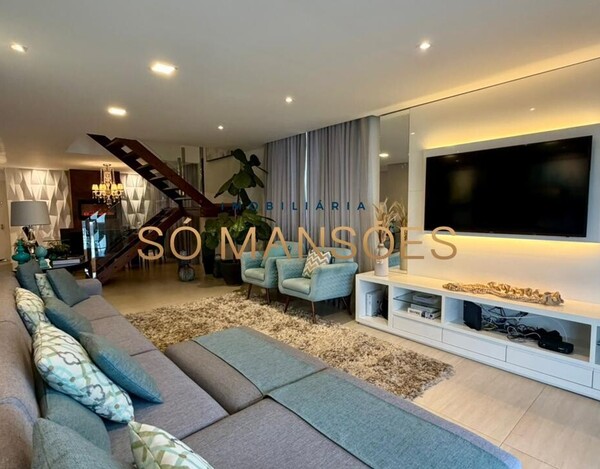 CASA REFORMADA DE 356M² À VENDA NO SANTA LÚCIA COM VISTA DEFINITIVA.