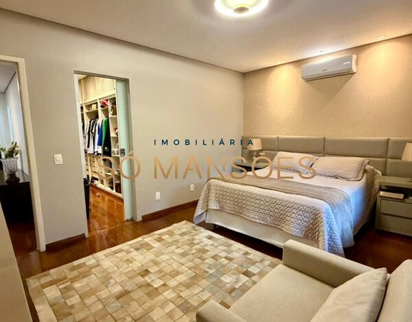 CASA REFORMADA DE 356M² À VENDA NO SANTA LÚCIA COM VISTA DEFINITIVA.