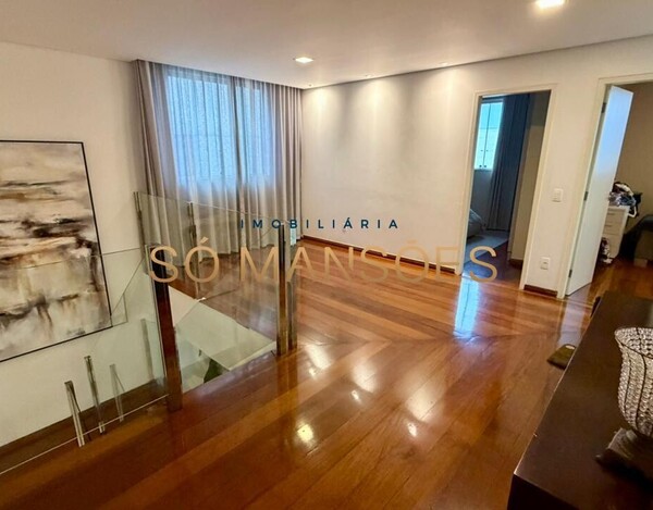 CASA REFORMADA DE 356M² À VENDA NO SANTA LÚCIA COM VISTA DEFINITIVA.