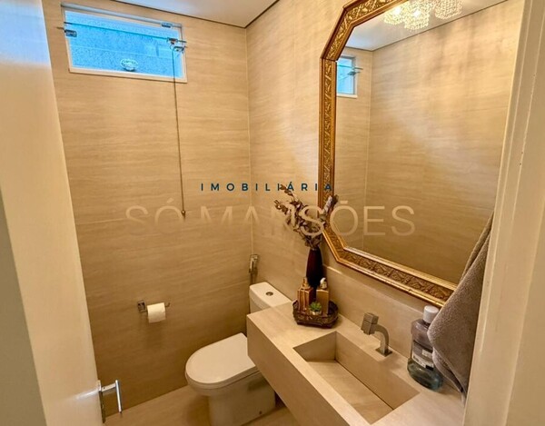 CASA REFORMADA DE 356M² À VENDA NO SANTA LÚCIA COM VISTA DEFINITIVA.