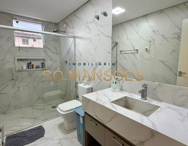 CASA REFORMADA DE 356M² À VENDA NO SANTA LÚCIA COM VISTA DEFINITIVA.