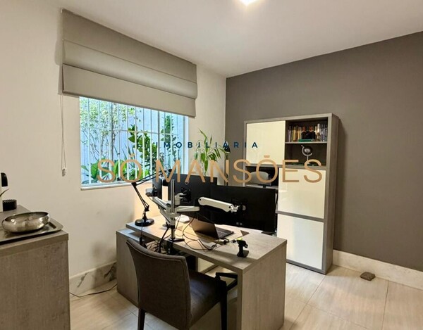 CASA REFORMADA DE 356M² À VENDA NO SANTA LÚCIA COM VISTA DEFINITIVA.