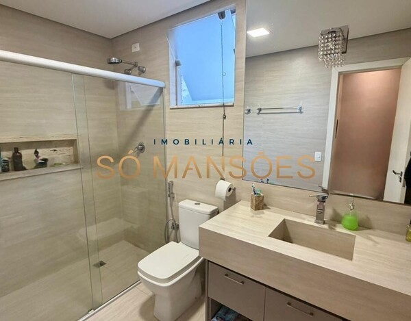 CASA REFORMADA DE 356M² À VENDA NO SANTA LÚCIA COM VISTA DEFINITIVA.