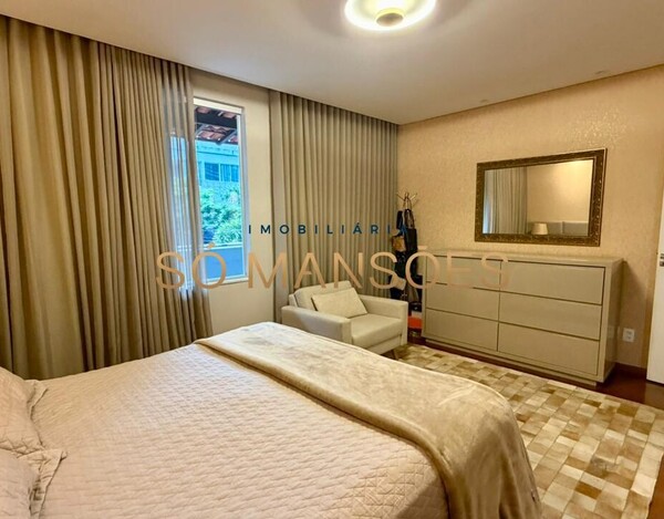 CASA REFORMADA DE 356M² À VENDA NO SANTA LÚCIA COM VISTA DEFINITIVA.