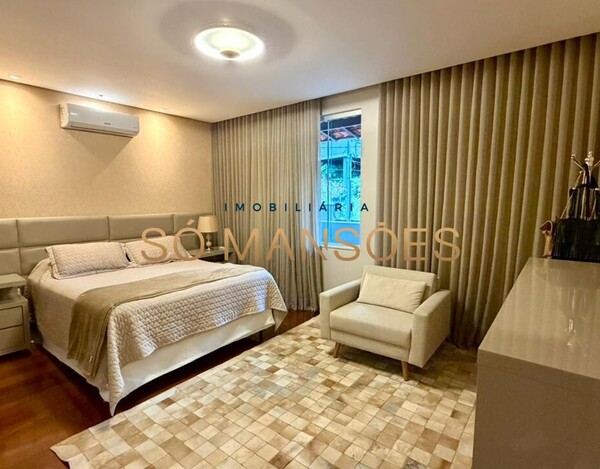 CASA REFORMADA DE 356M² À VENDA NO SANTA LÚCIA COM VISTA DEFINITIVA.