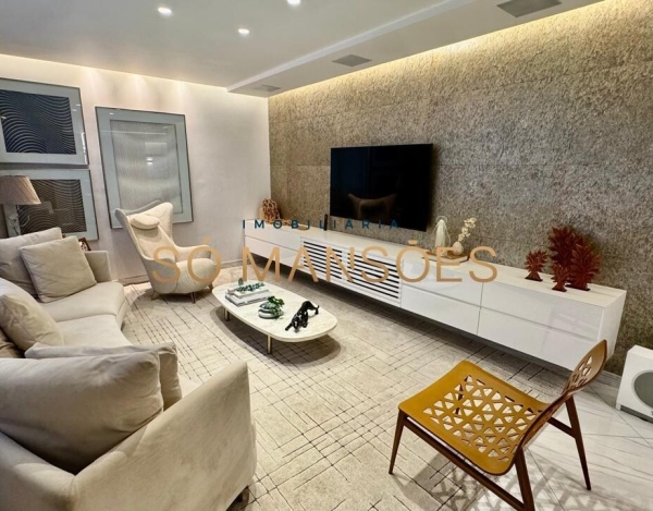 Casa de Alto Padrão de 254 m² à Venda com 2 Suítes e Piscina Aquecida no Ouro Preto, Belo Horizonte - MG