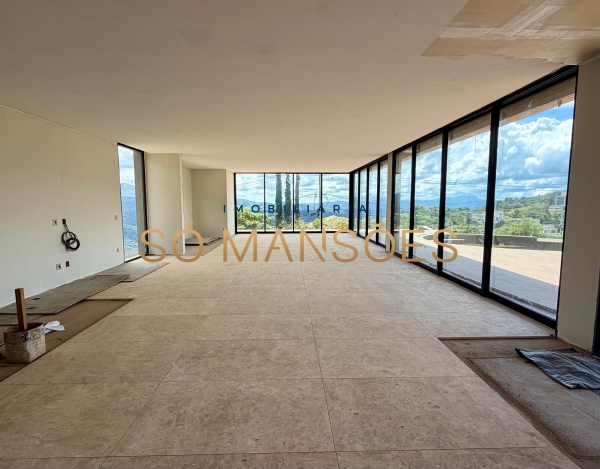 Casa com Ampla Garagem de 655 m² à Venda com 4 Suítes e Espaço Gourmet no Mirante da Mata, Nova Lima - MG
