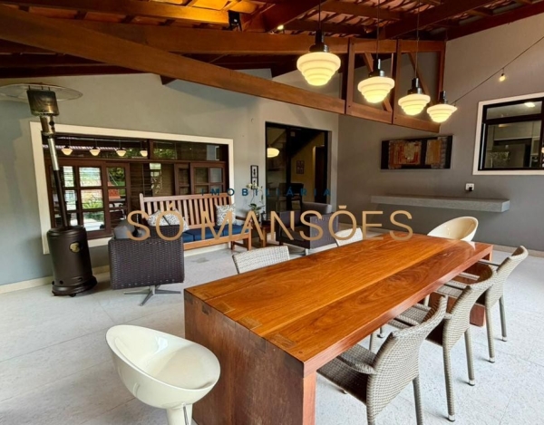 CASA DE 439M² À VENDA NO BOSQUE DA RIBEIRA.