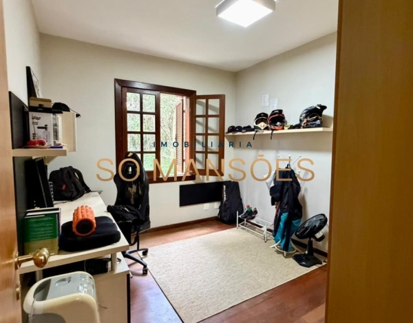 CASA DE 439M² À VENDA NO BOSQUE DA RIBEIRA.