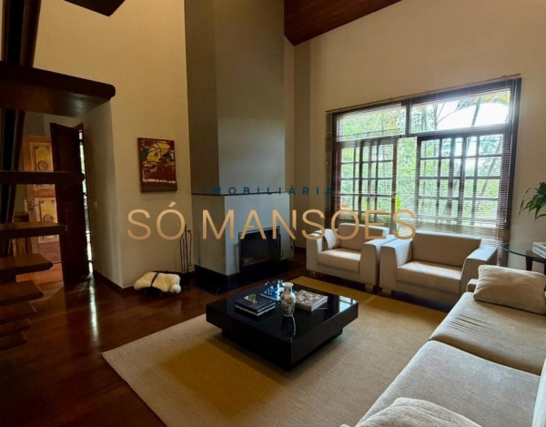 CASA DE 439M² À VENDA NO BOSQUE DA RIBEIRA.