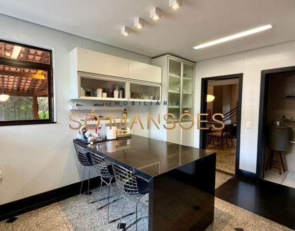 CASA DE 439M² À VENDA NO BOSQUE DA RIBEIRA.