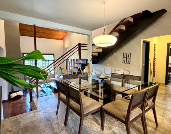 CASA DE 439M² À VENDA NO BOSQUE DA RIBEIRA.