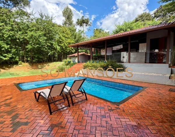 CASA DE 439M² À VENDA NO BOSQUE DA RIBEIRA.