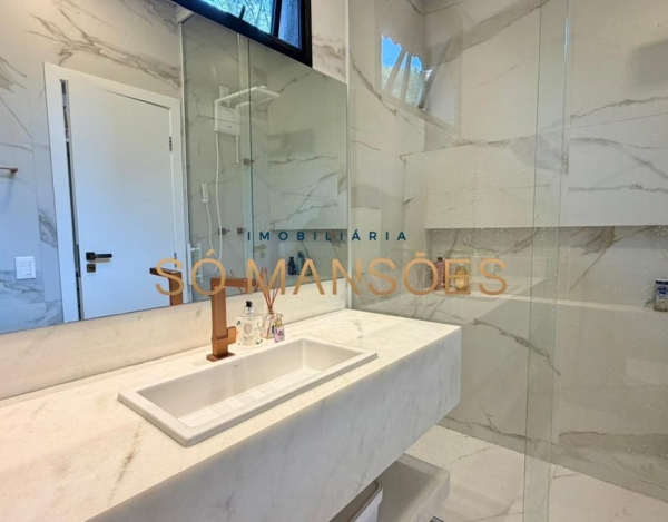 CASA DE 439M² À VENDA NO BOSQUE DA RIBEIRA.