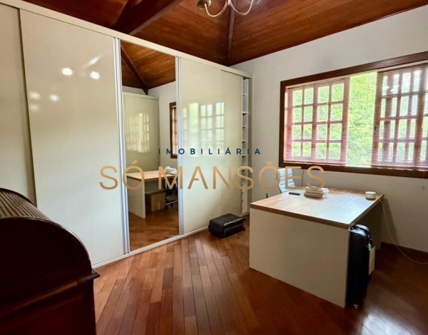 CASA DE 439M² À VENDA NO BOSQUE DA RIBEIRA.