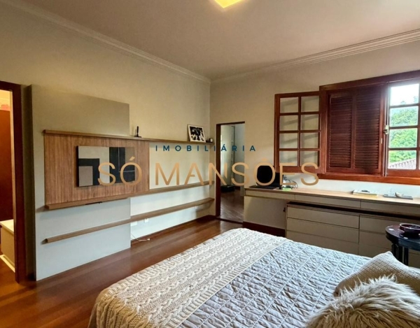 CASA DE 439M² À VENDA NO BOSQUE DA RIBEIRA.