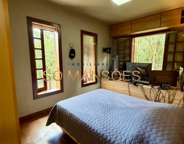 CASA DE 439M² À VENDA NO BOSQUE DA RIBEIRA.