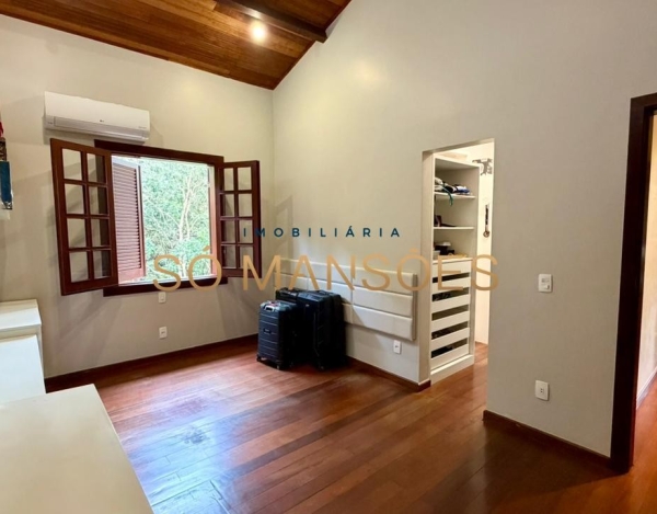 CASA DE 439M² À VENDA NO BOSQUE DA RIBEIRA.