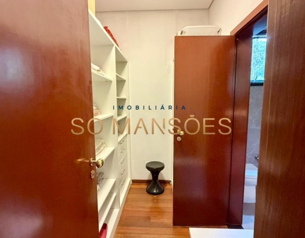 CASA DE 439M² À VENDA NO BOSQUE DA RIBEIRA.