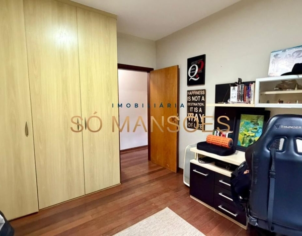 CASA DE 439M² À VENDA NO BOSQUE DA RIBEIRA.