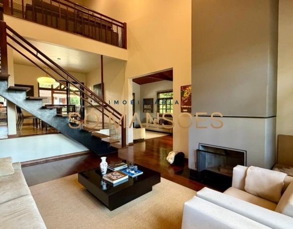 CASA DE 439M² À VENDA NO BOSQUE DA RIBEIRA.