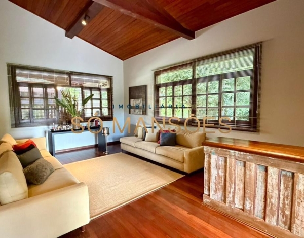 Casa de Alto Padrão de 438 m² à Venda com 2 Suítes e 4 Vagas no Bosque da Ribeira, Nova Lima - MG