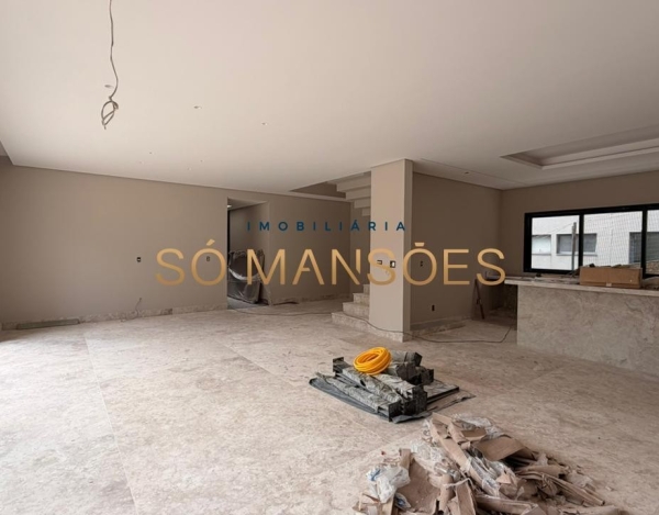 CASA MODERNA, ACONCHEGANTE E DE ALTÍSSIMO PADRÃO NO NASCENTES – VALE DOS CRISTAIS.