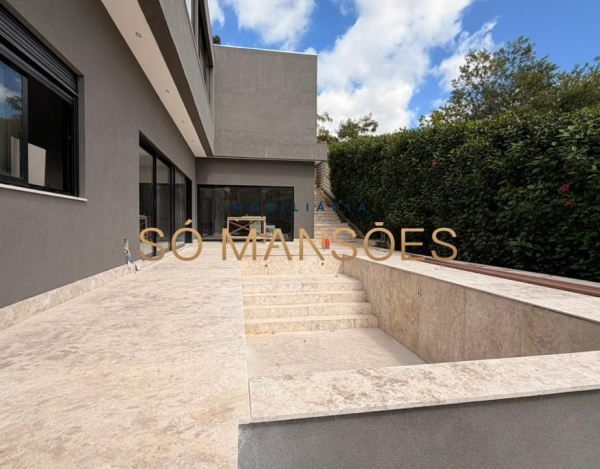 CASA MODERNA, ACONCHEGANTE E DE ALTÍSSIMO PADRÃO NO NASCENTES – VALE DOS CRISTAIS.