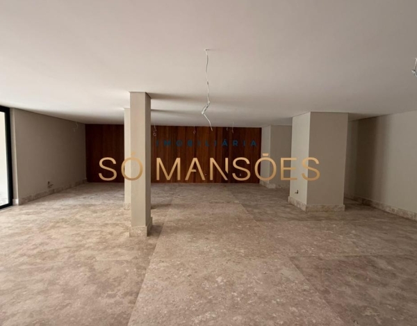 CASA MODERNA, ACONCHEGANTE E DE ALTÍSSIMO PADRÃO NO NASCENTES – VALE DOS CRISTAIS.