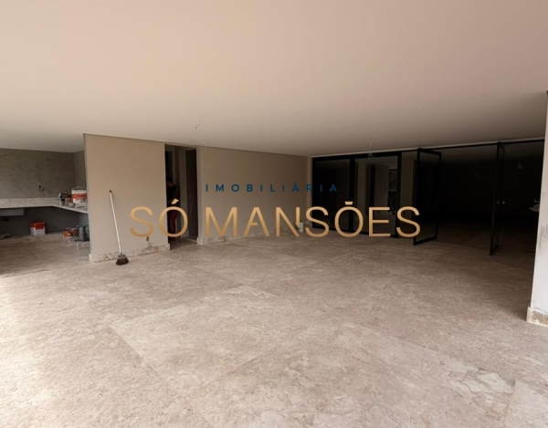 CASA MODERNA, ACONCHEGANTE E DE ALTÍSSIMO PADRÃO NO NASCENTES – VALE DOS CRISTAIS.