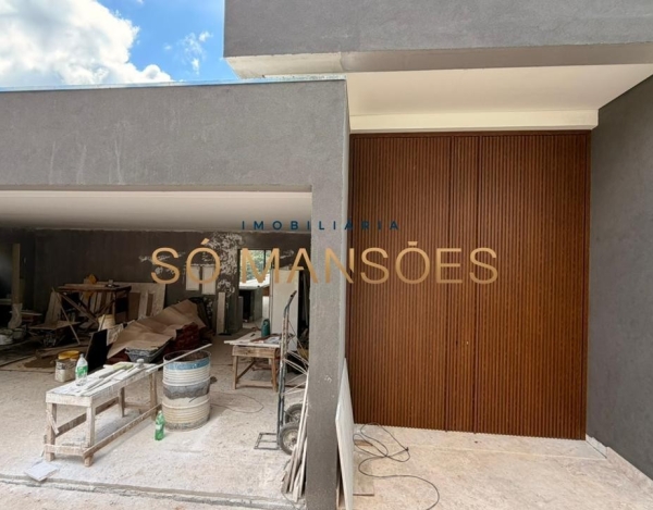 Casa de Luxo de 736 m² à Venda com 5 Suítes e Vista Deslumbrante no Vale dos Cristais, Nova Lima - MG