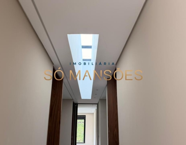 CASA MODERNA, ACONCHEGANTE E DE ALTÍSSIMO PADRÃO NO NASCENTES – VALE DOS CRISTAIS.