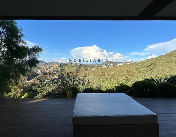 CASA DE 409M² À VENDA NO VILA ALPINA.