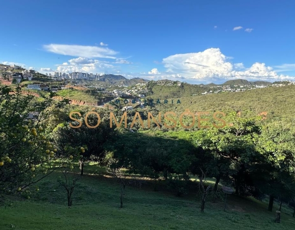 CASA DE 409M² À VENDA NO VILA ALPINA.