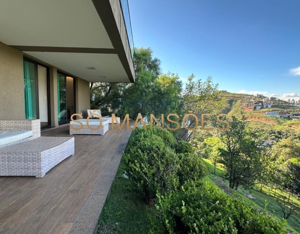 CASA DE 409M² À VENDA NO VILA ALPINA.