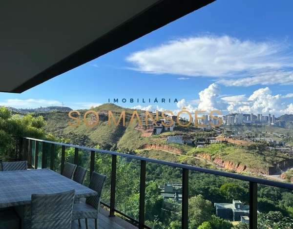 CASA DE 409M² À VENDA NO VILA ALPINA.