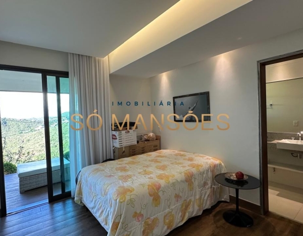 CASA DE 409M² À VENDA NO VILA ALPINA.