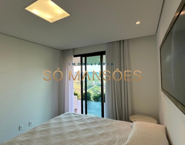 CASA DE 409M² À VENDA NO VILA ALPINA.